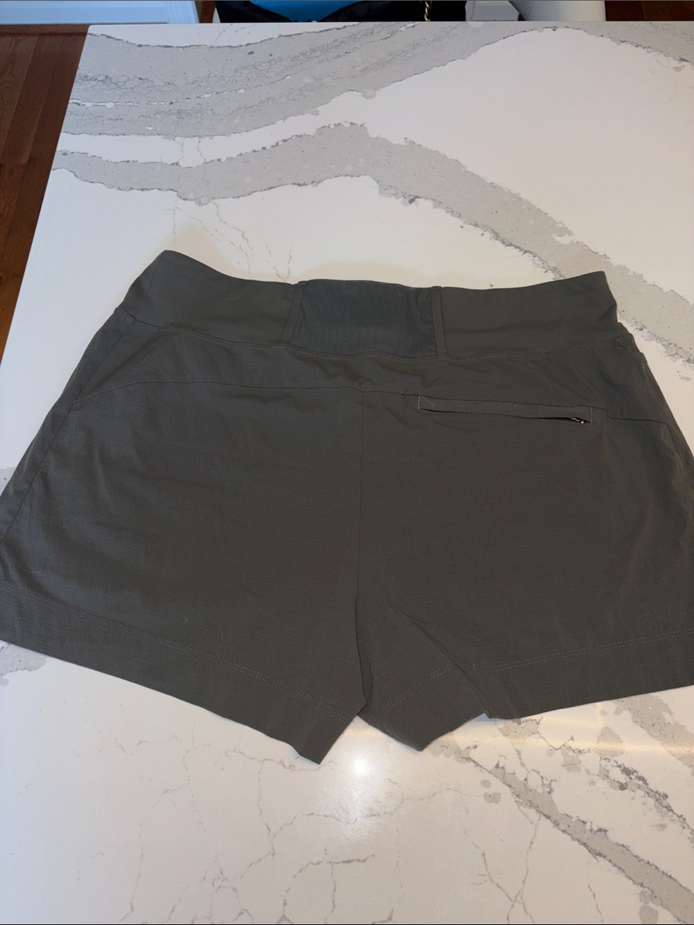 Athleta Olive Green Women's Trekkie Shorts Size 14 - Picture 7 of 9